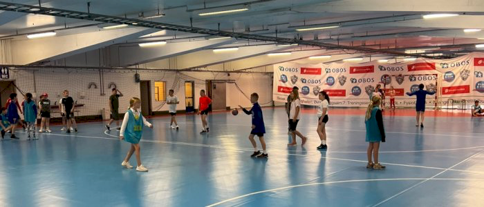 Håndballskole i Varegg arena