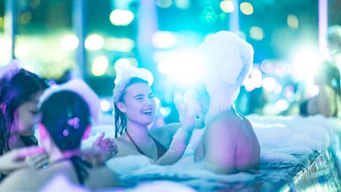 Aquarama Student Poolparty