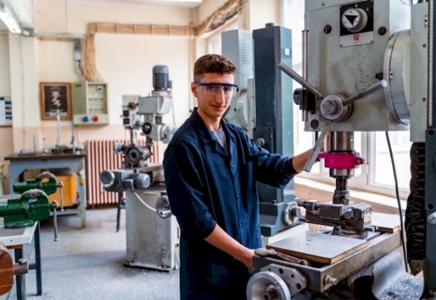 Utdannings- og karriereukene | Velg yrkesfag og fagskole - attraktive utdanninger for framtida