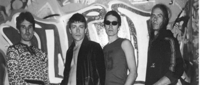 Zuhra Lover porno videolar hammasi Stol ostida porno tomosha qiling