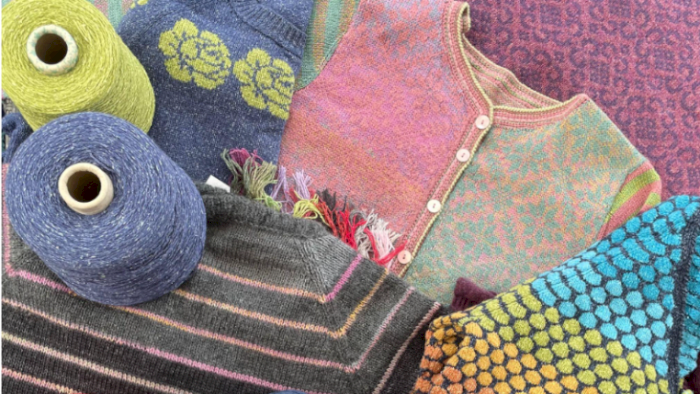 Læringsverksted i maskinstrikk hos Østre Aker Husflidslag på Stovner