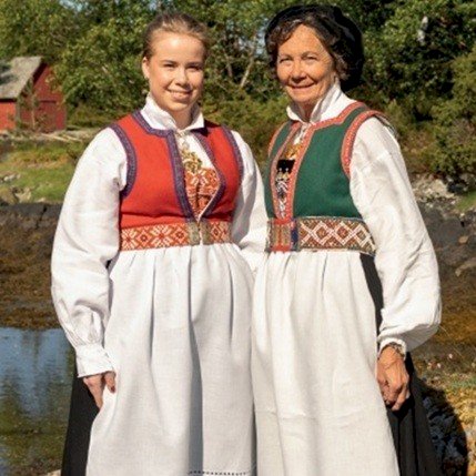 Kurs i Tysnes jente/konebunad