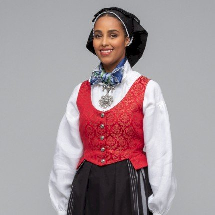 Kurs i søm av Troms bunad til dame