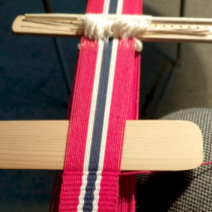 Lær å veve 17. mai-sløyfe på grindvev