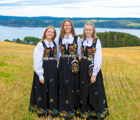 Kurs 8-V25 Brodering og montering av bunad - dag