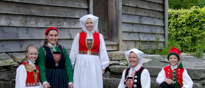 Sy stakk og liv til nordhordlandsbunad